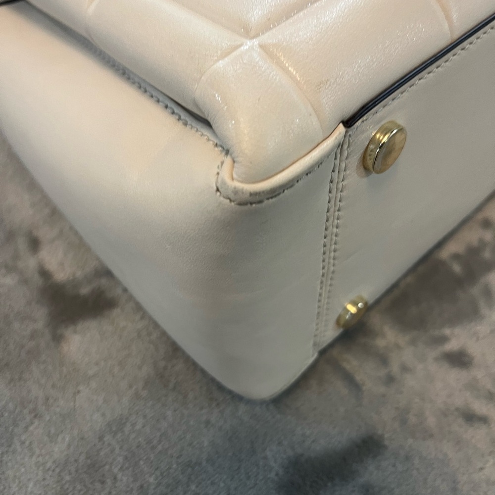 Michael Kors Leather Susan Cream w/ Gold Hardware Medium Quilted Tote B… - Picture 7 of 16